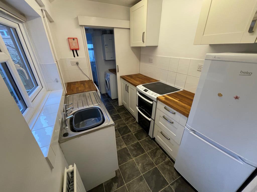 Lot: 150 - SEMI-DETACHED HOUSE FOR REFURBISHMENT AND REPAIR - Kitchen